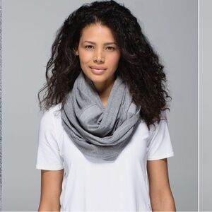 Lululemon Sun Salutation Circle Scarf